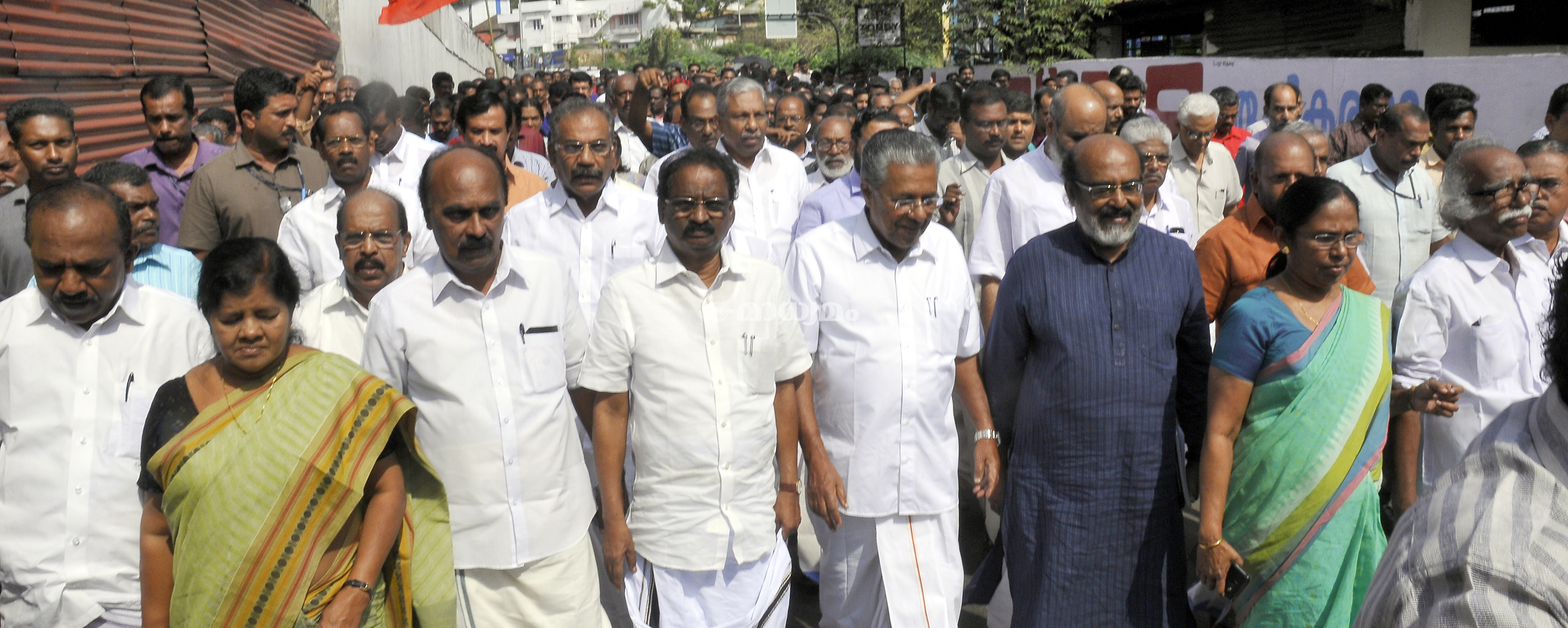 സ്പീക്കറുടെ ഡയസ് തല്ലിപ്പൊളിച്ച സംഭവത്തില്‍ മൊഴിയെടുപ്പ് തുടരുന്നു